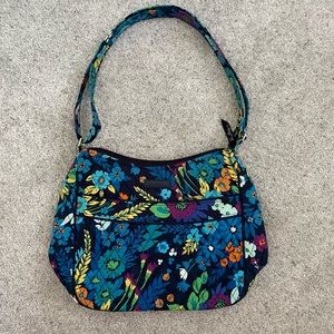 Vera Bradley medium-sized blue paisley purse